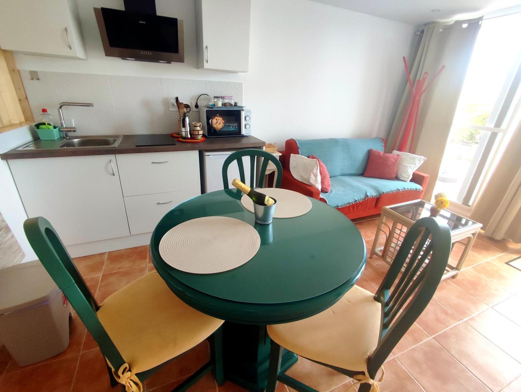 VILLA FALCONERA. A las faldas de la montaña. Gandía Habitación foto